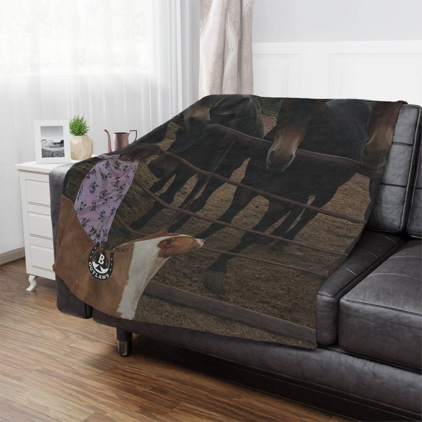 Cozy Minky Blanket with Heartwarming Dog Design, Gate Greeters Blanket – Mule & Mustang Edition